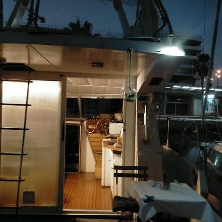 Barco Alojamiento Sant Adrià de Besòs Exterior foto