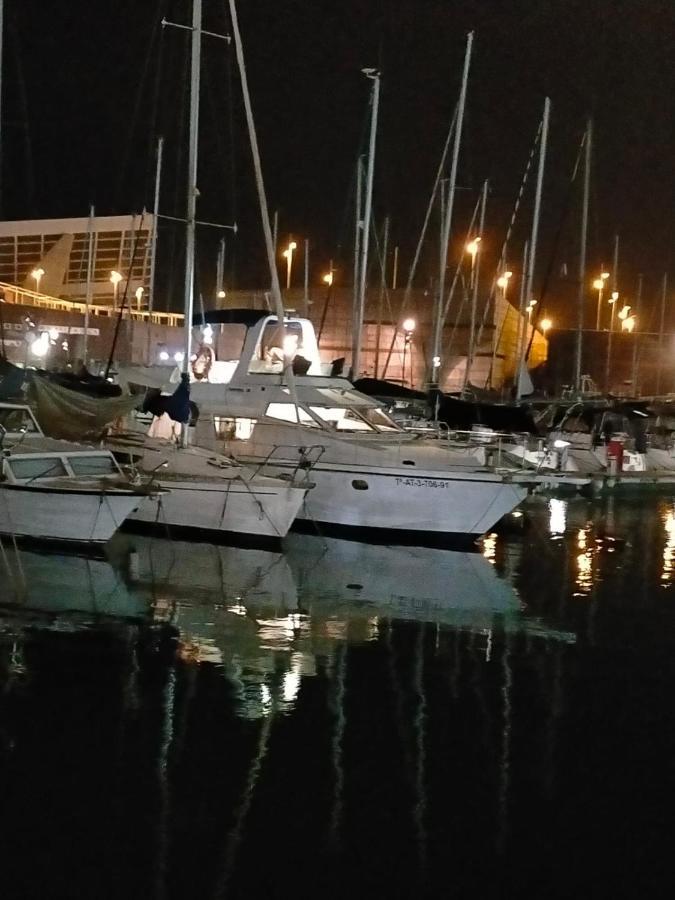 Barco Alojamiento Sant Adrià de Besòs Exterior foto