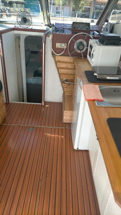 Barco Alojamiento Sant Adrià de Besòs Exterior foto